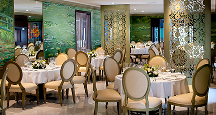 Dining at
Mansion Merida On the Park
in Merida