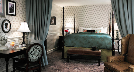 Accommodations:
The Hotel Viking
in Newport