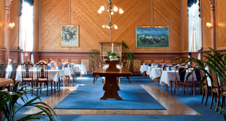 Dining at
Dalen Hotel
in Dalen