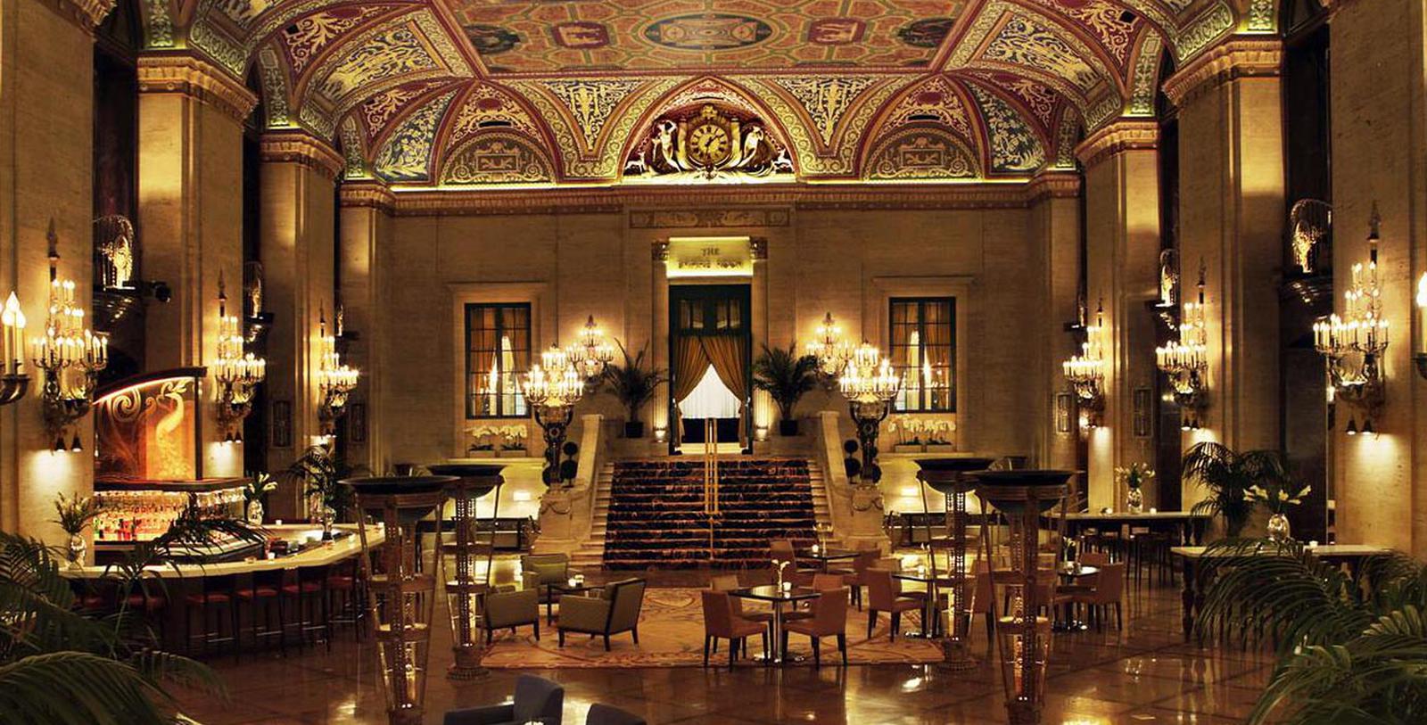 Image of Dining Area in Palmer House, A Hilton Hotel, Member of Historic Hotels of America, in Chicago, Illinois, Special Offers, Discounted Rates, Families, Romantic Escape, Honeymoons, Anniversaries, Reunions