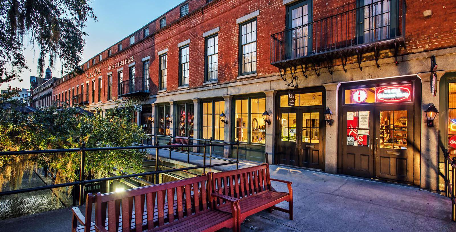 Image of Exterior Royal Street Inn, 1817, Member of Historic Hotels of America, in Savannah, Georgia, Special Offers, Discounted Rates, Families, Romantic Escape, Honeymoons, Anniversaries, Reunions