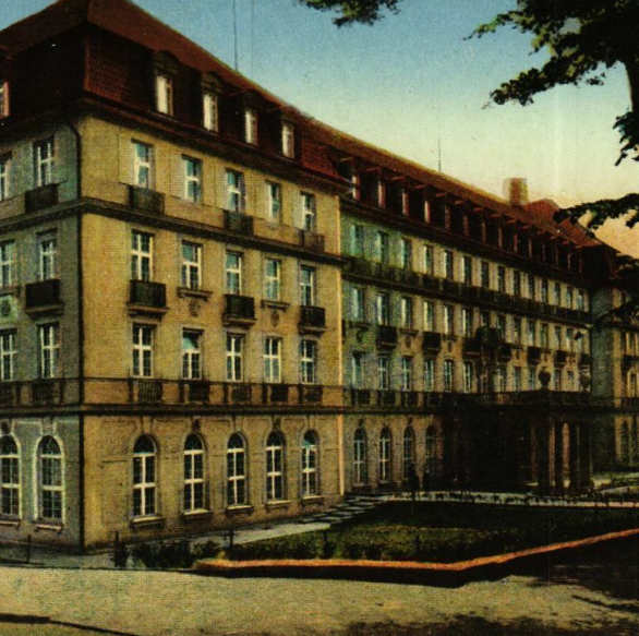 Two German architects named Karl Stöhr and Theodor Fischer originally designed the building, who used Neoclassical architecture as the main source of their inspiration.