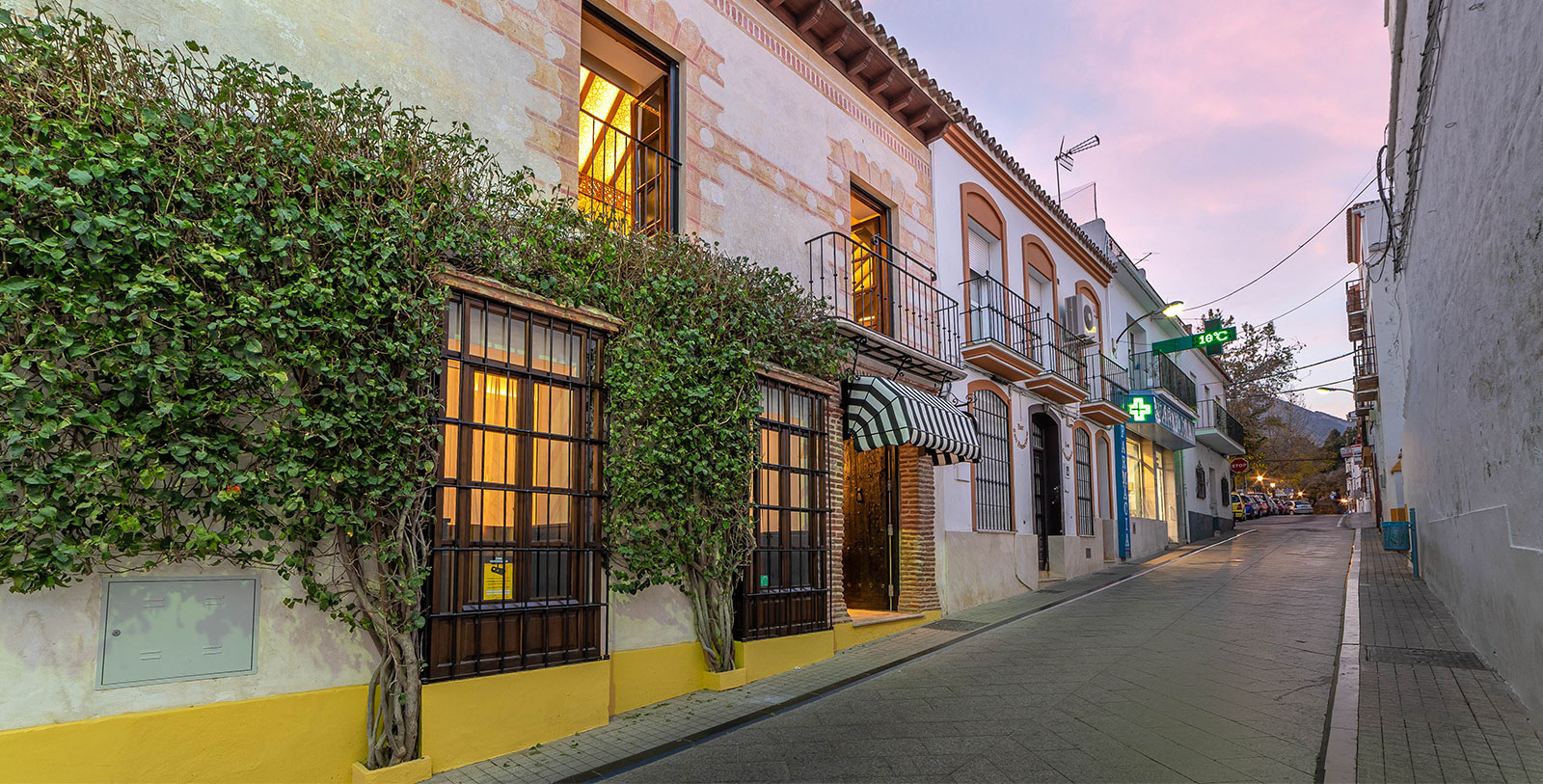 Visit the Plaza de los Naranjos, home to the Hermitage of Santiago, the Town Hall and the Casa del Corregidor.