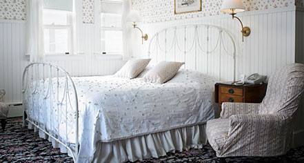 Accommodations:
The Red Lion Inn
in Stockbridge