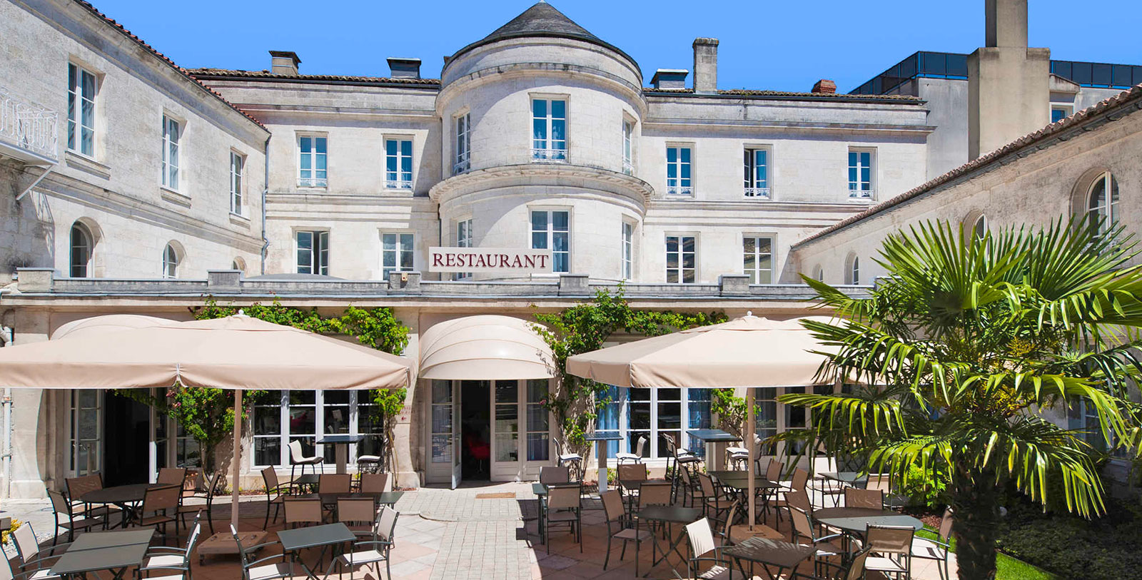 Discover the brilliant Belle Époque architecture that defines the façade of the Mercure Angoulême Hôtel de France.