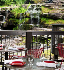 Dining at
Ledges Hotel
in Hawley