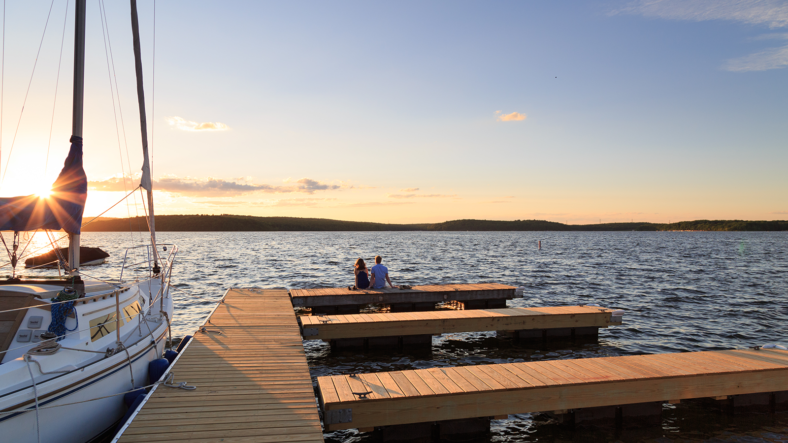 Take a day to explore the shores of Lake Wallenpaupack in Pennsylvania’s Pocono Mountains and discover the Dorflinger Glass Museum nearby.