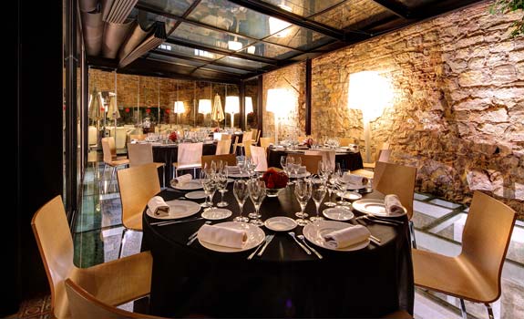 Olivia Plaza Hotel
- Dining