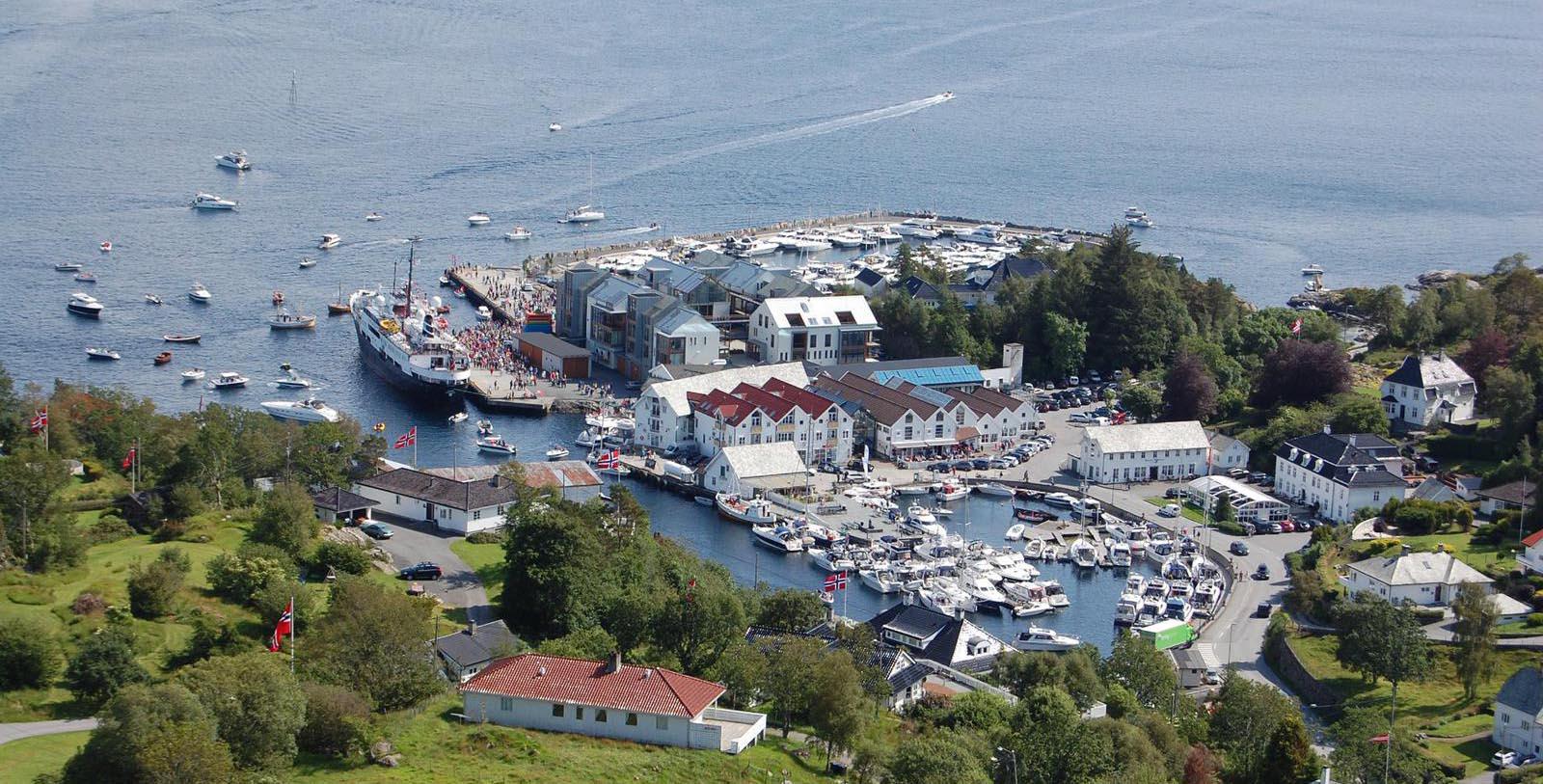 Image of hotel exterior Bekkjarvik Gjestgiveri, 1700s, Member of Historic Hotels Worldwide, in Norway, Special Offers, Discounted Rates, Families, Romantic Escape, Honeymoons, Anniversaries, Reunions