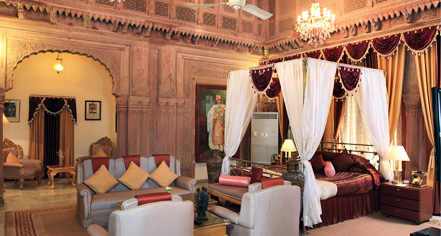 Accommodations:
Laxmi Niwas Palace
in Bikaner