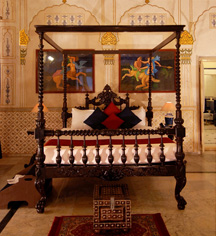Accommodations:
Laxmi Niwas Palace
in Bikaner