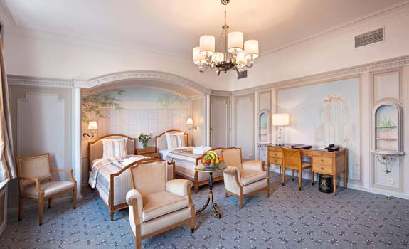 Hotel Metropole
- Accommodations