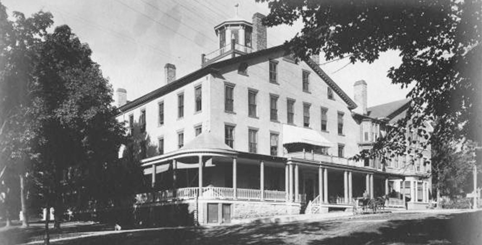 Discover the historic accommodations of this historic hotel, originally built in 1827.