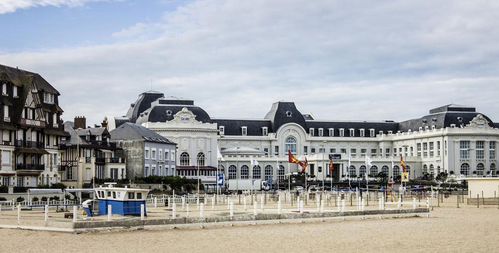 Experience the wonderful Grande Plage and the Port-Deauville mere moments away.