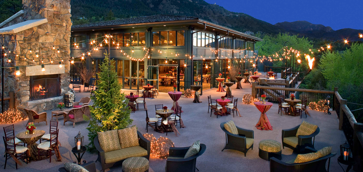 The Penrose Room Ristorante Del Lago The Broadmoor   Cheyenne Lodge Ext Blu Sky 