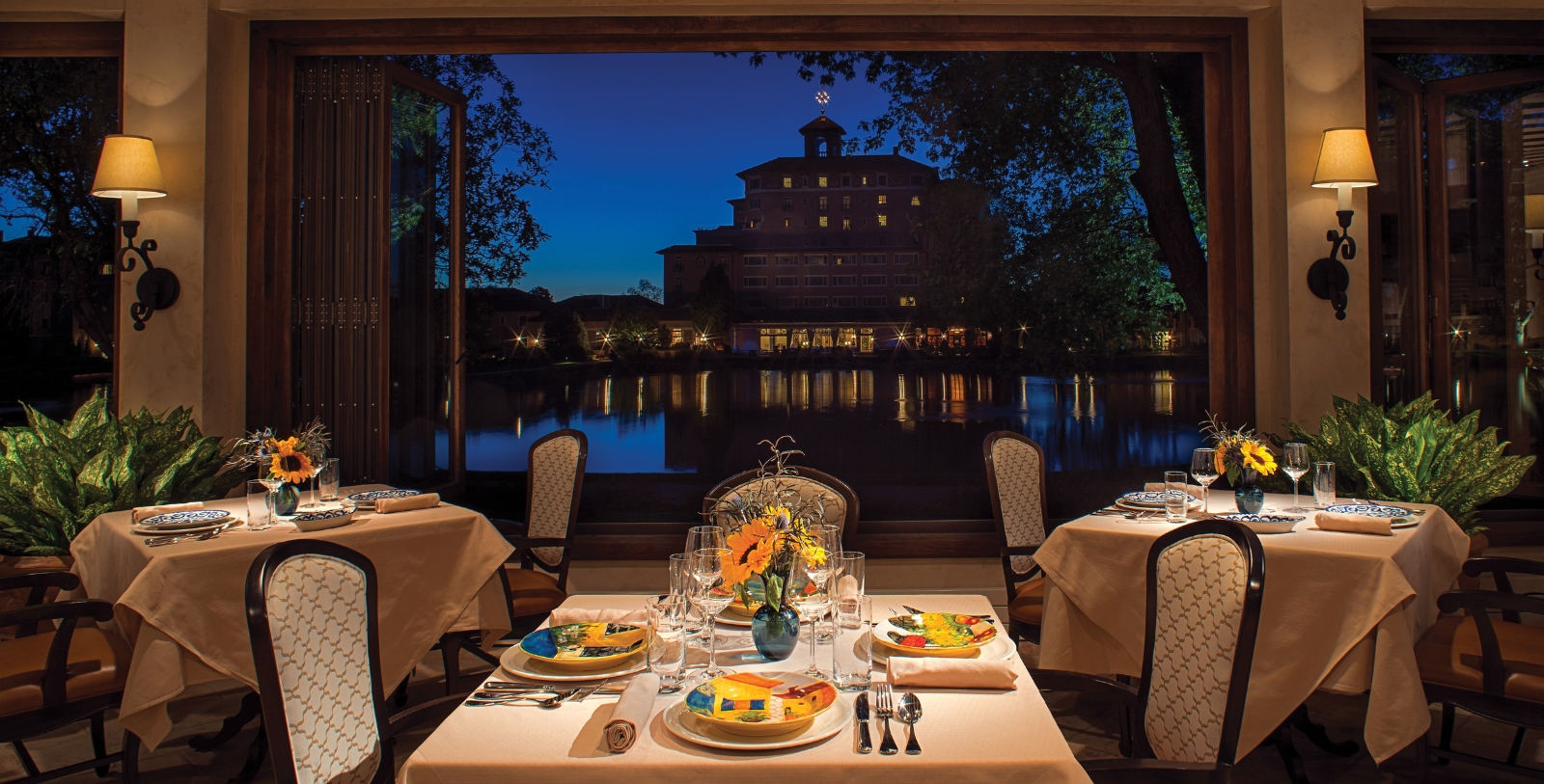 Taste delicious cuisine and wines from around Italy at the scenic Ristorante del Lago.