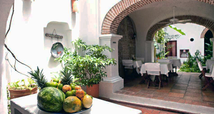 Dining at
Alfiz Hotel
in Cartagena de Indias