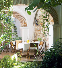Dining at
Alfiz Hotel
in Cartagena de Indias