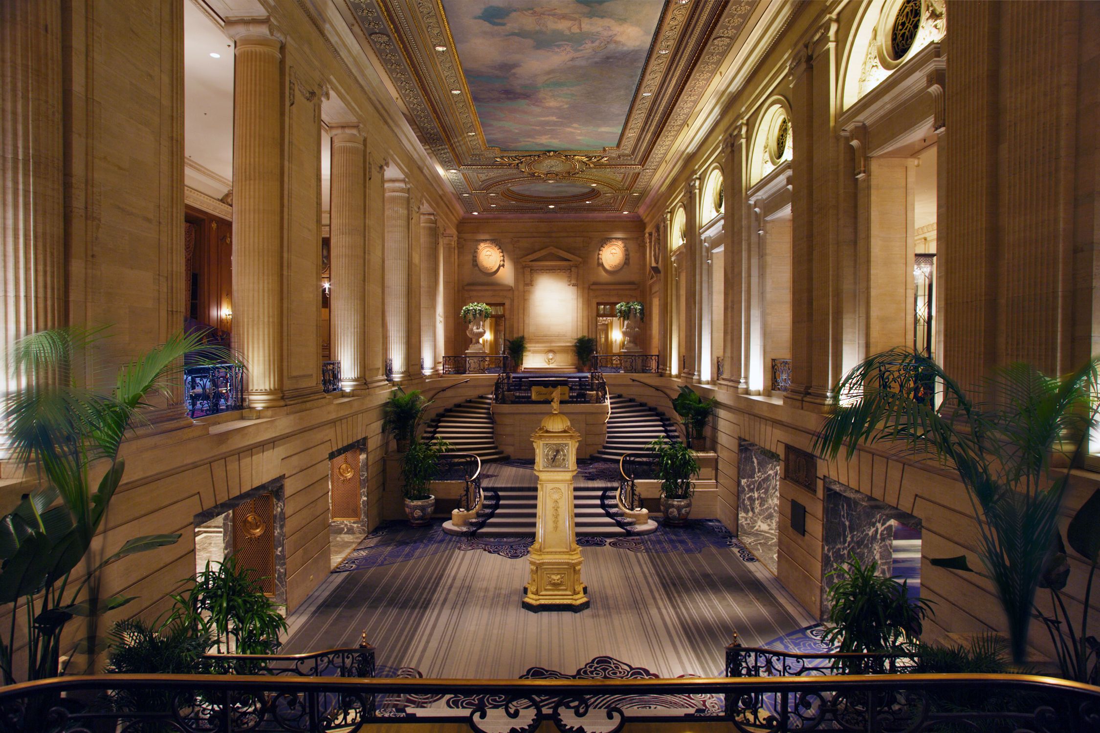image of hilton chicago lobby