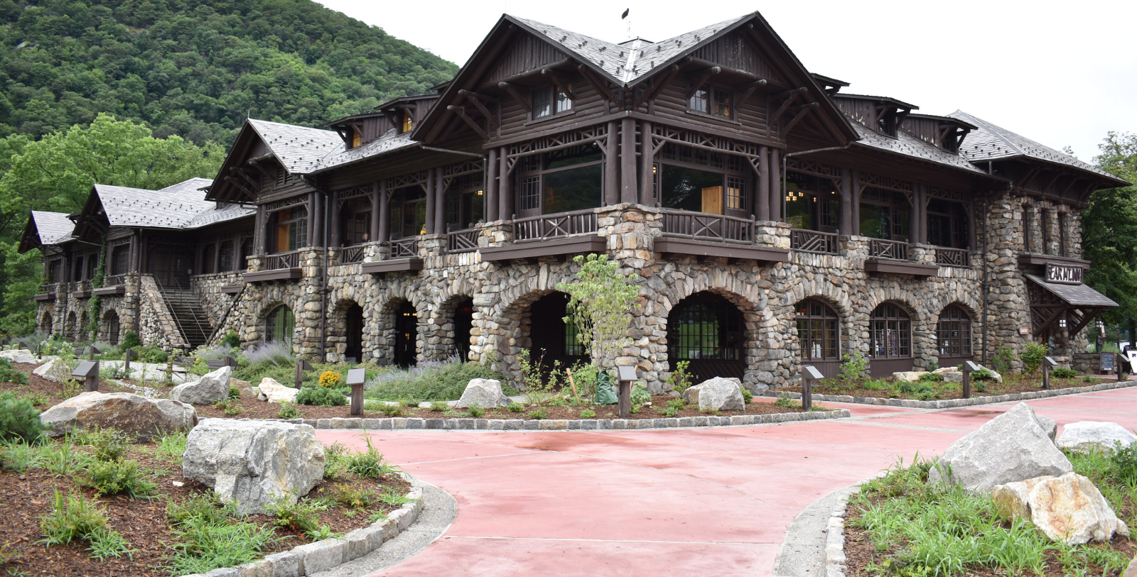 image of bear mountain inn