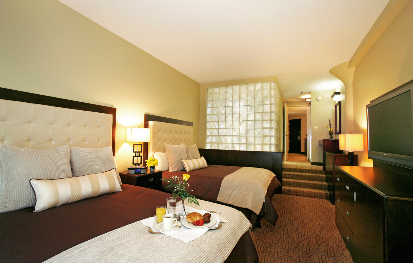 Atheneum Suite Hotel | Luxury Detroit Accommodations