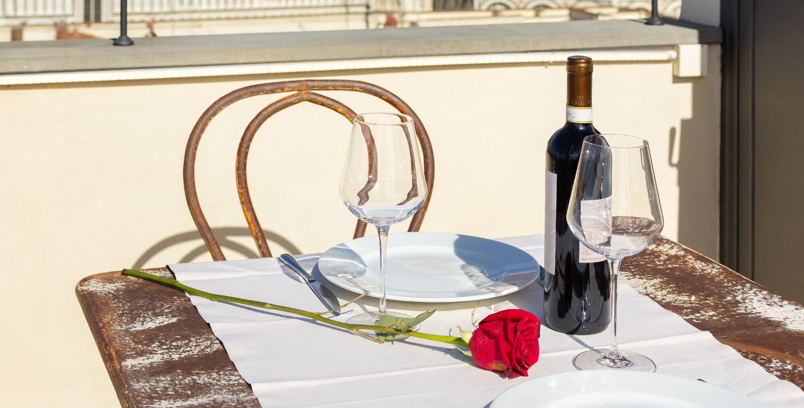 Enjoy an intimate dining experience through private chef service and rooftop aperitifs.