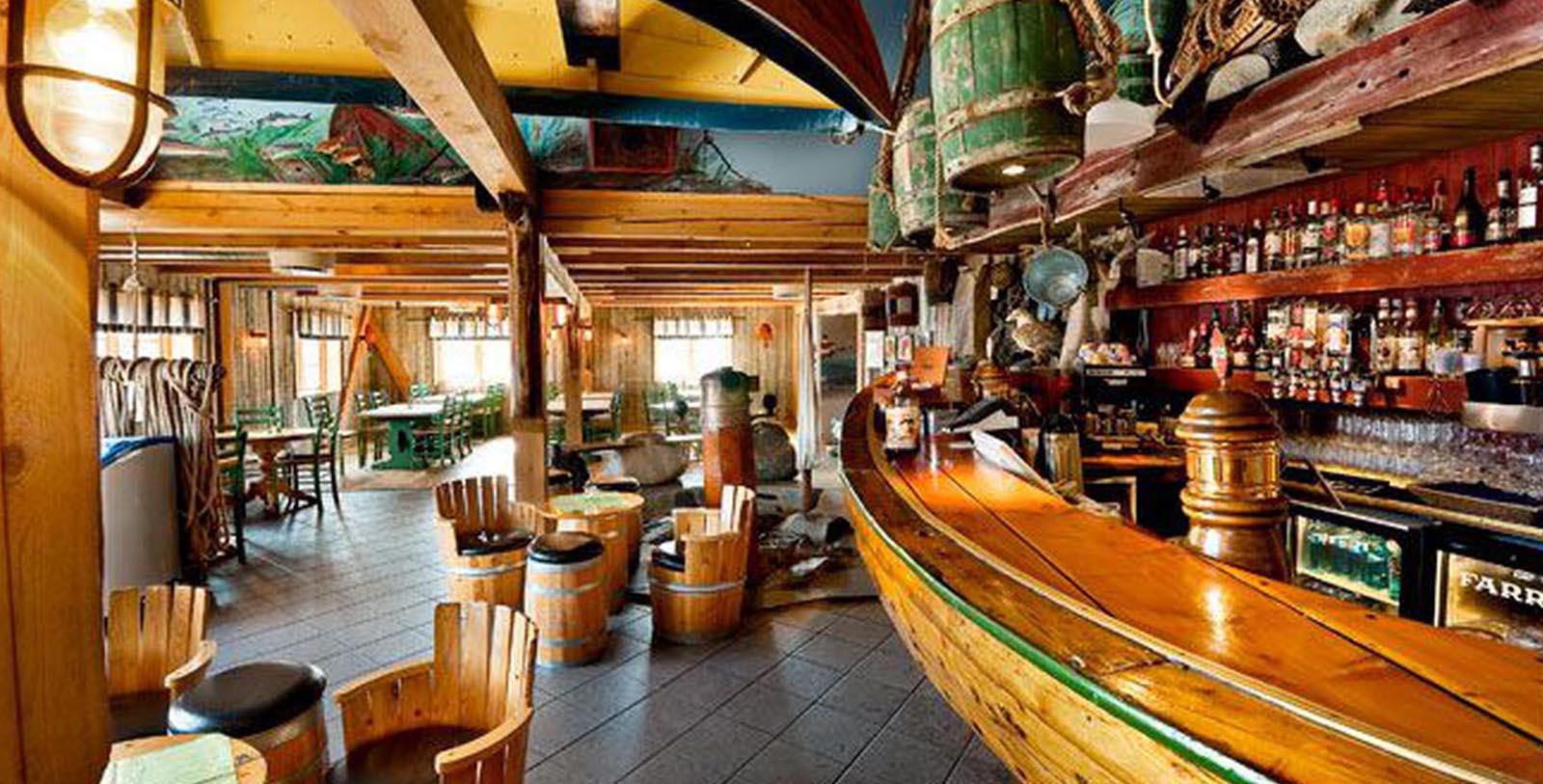 Image of Bar Knutholmen Hotell, 1860, Member of Historic Hotels Worldwide, in Kalvag, Norway, Experience
