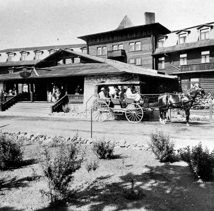 Historical Image of Exterior with Wagon, El Tovar Hotel, 1905, Member of Historic Hotels of America, in Grand Canyon, Arizona.