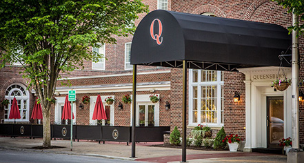 Event Calendar:
The Queensbury Hotel
in Glens Falls