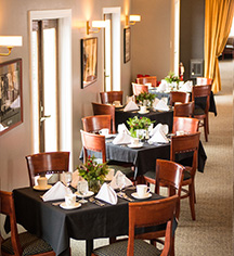 Dining at
The Queensbury Hotel
in Glens Falls