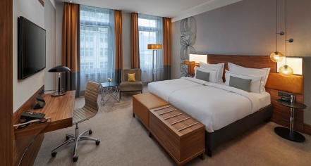 Reichshof Hamburg, Curio Collection by Hilton
in Hamburg
