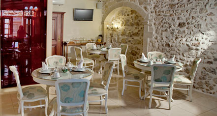 Dining at
Antica Dimora Suites
in Crete