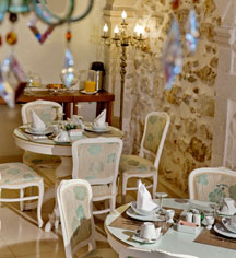 Dining at
Antica Dimora Suites
in Crete