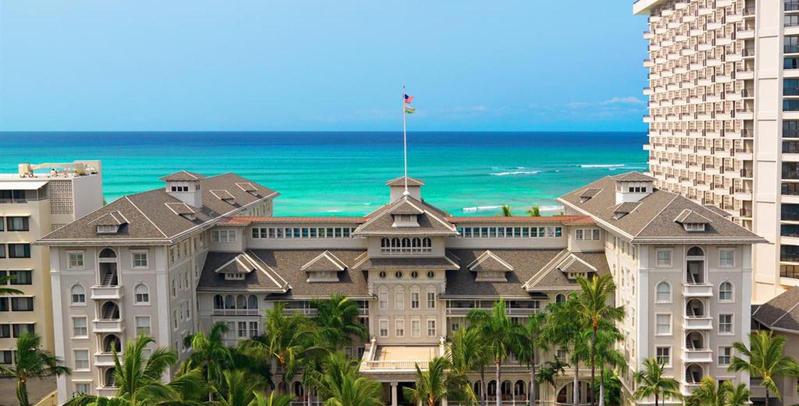 Discover the elegance of Moana Surfrider, A Westin Resort & Spa.