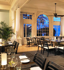 Dining at
Moana Surfrider, A Westin Resort & Spa
in Honolulu