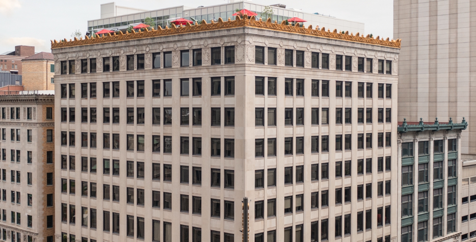 Discover the magnificent limestone and granite façades located on Monument Circle.