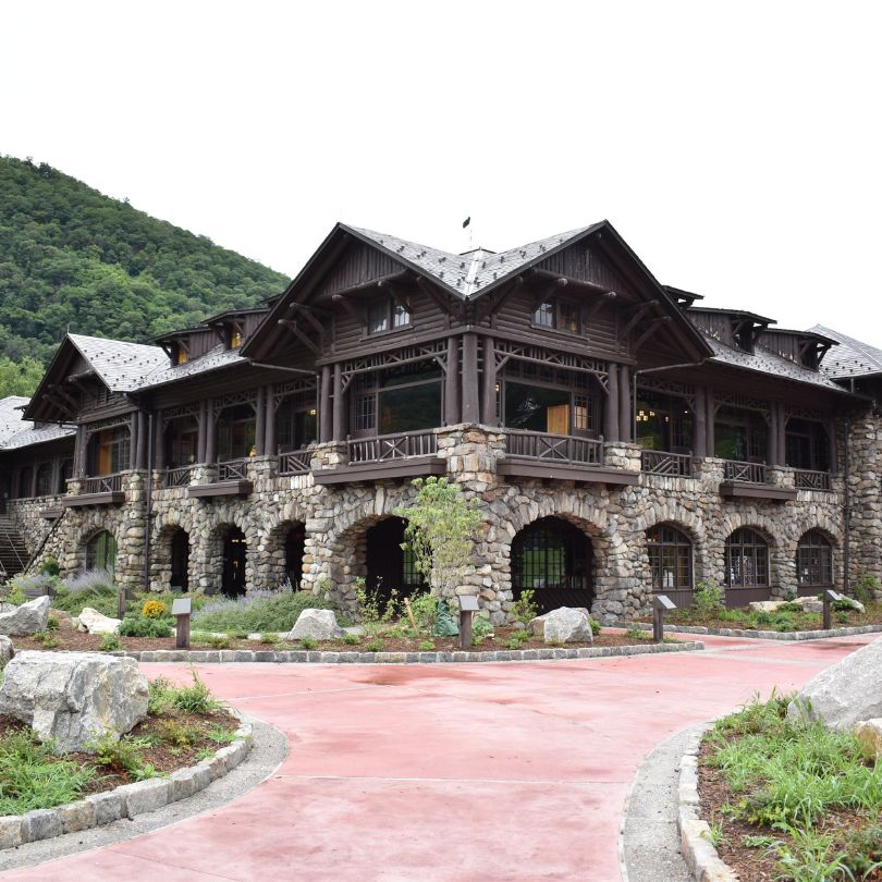 Bear_Mountain_Inn.jpg