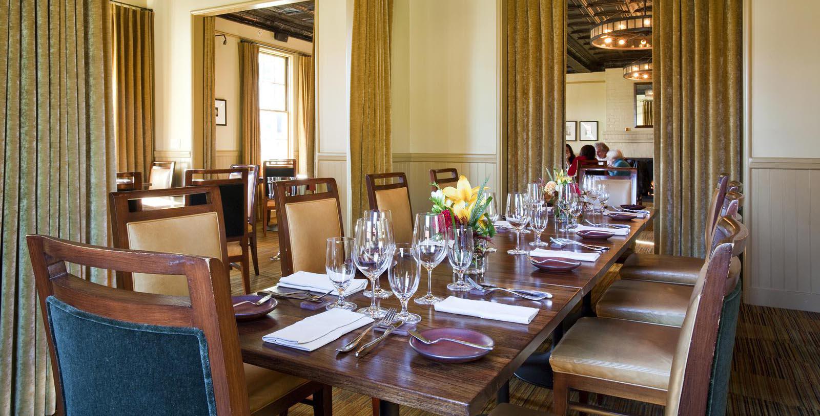 Taste refined Northern California cuisine at Murray Circle, the signature restaurant of Cavallo Point, and enjoy your meal in the elegant dining room or out on the historic porch.