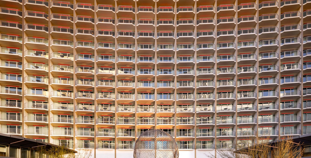 Discover the mid-century modern architecture of the Fairmont Century Plaza.