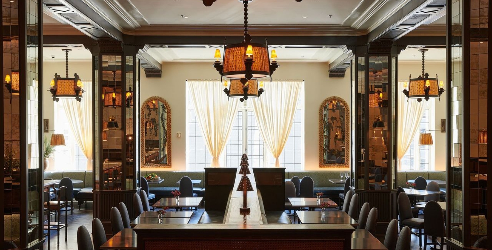 Image of the Library Bar of the Hollywood Roosevelt Hotel in Los Angeles, California