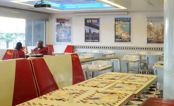 Hotel Florida
- Dining