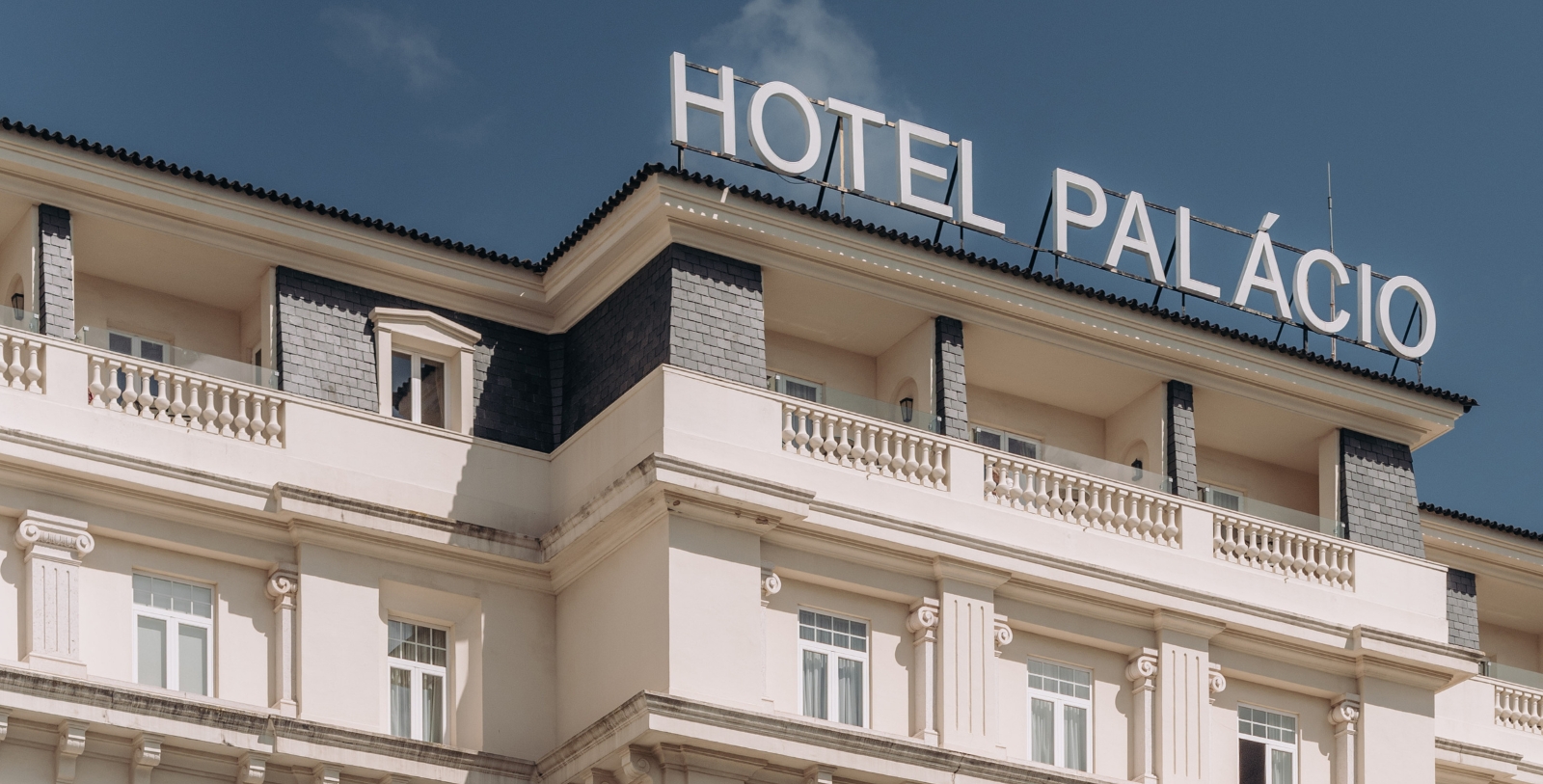 Discover the palatial white façade of Hotel Palácio do Estoril, Golf & Wellness.