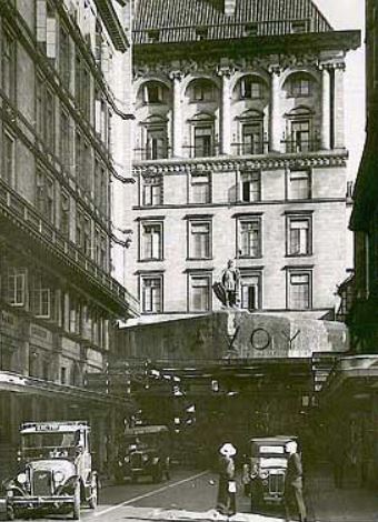 Historical Image of Savoy Court Entrance Circa 1930s, The Savoy London, London, United Kingdom.
