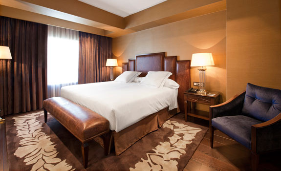 Hotel Claridge
- Accommodations