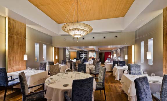 Hotel Wellington
- Dining