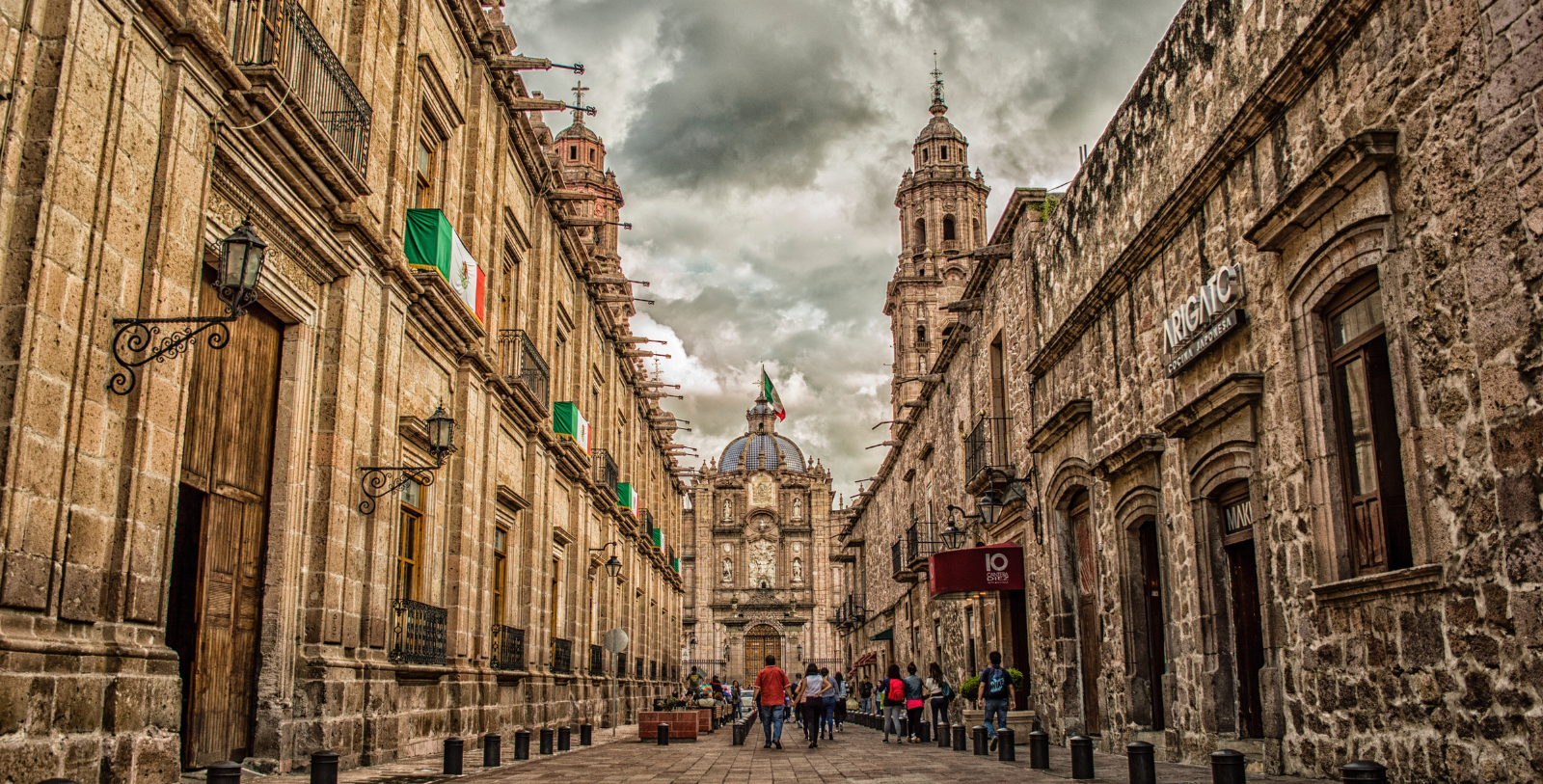 Uncover the captivating tapestry of colorful culture, ancient history, delectable cuisine, and artistic creativity of Mexico City, the capital of the country and one of the largest cities in the world.