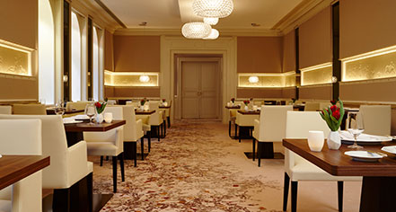 Dining at
Hotel Vier Jahreszeiten Kempinski Munich
in Munich