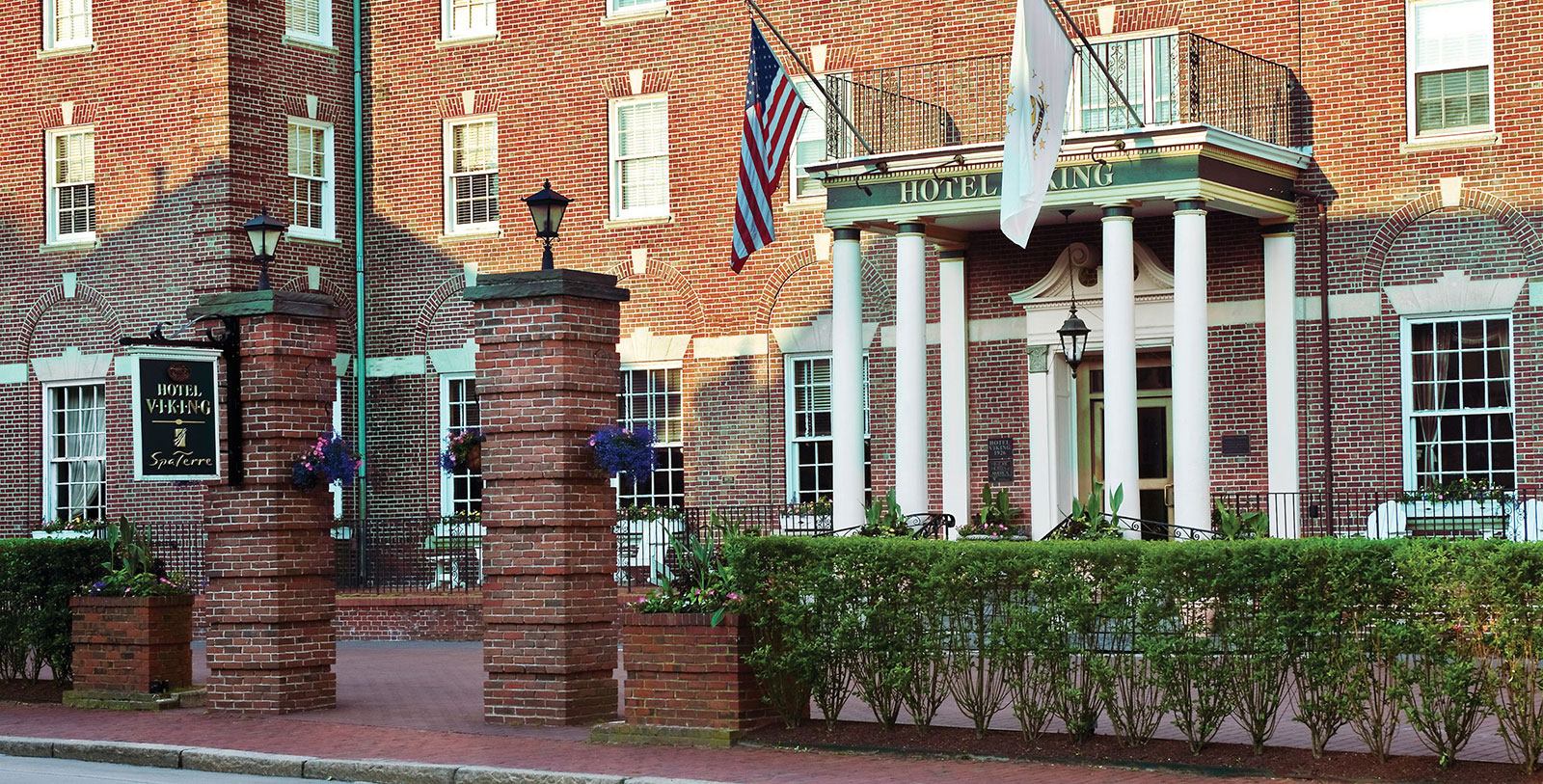 Image of Entrance The Hotel Viking, 1926, Member of Historic Hotels of America, in Newport, Rhode Island, Overview