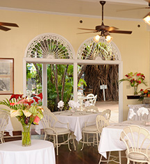Dining at
Pioneer Inn
in Maui/Lahaina