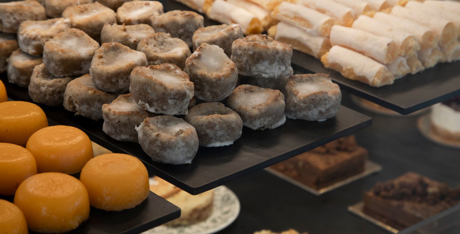 Taste something light and refreshing at Casa das Lérias Cafe & Bar that offers traditional Portuguese sweets.